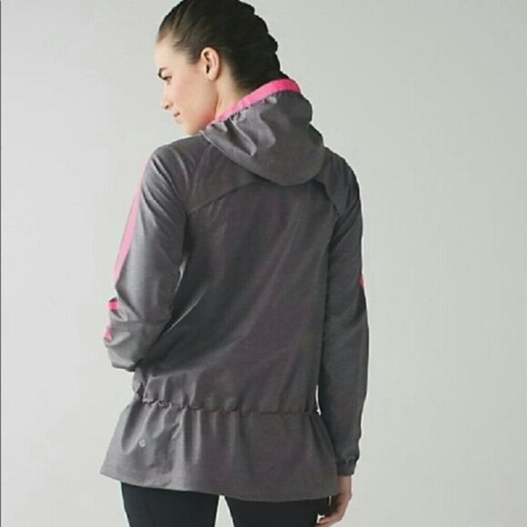 Lululemon The Drizz Lightweight Rain Jacket in Black Cherry Size 4 - Picture 3 of 16